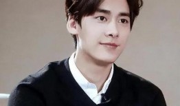 李易峰女网红吃瓜图片,甜蜜互动引网友热议